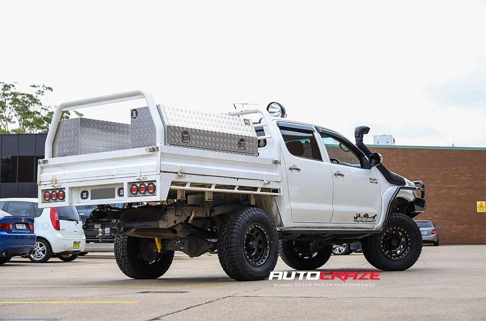 TOYOTA HILUX N70 4WD D LOCKER BLACK